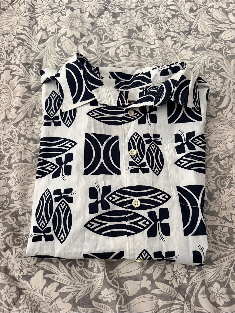 Quiksilver White Shirt with Navy Geometric Print